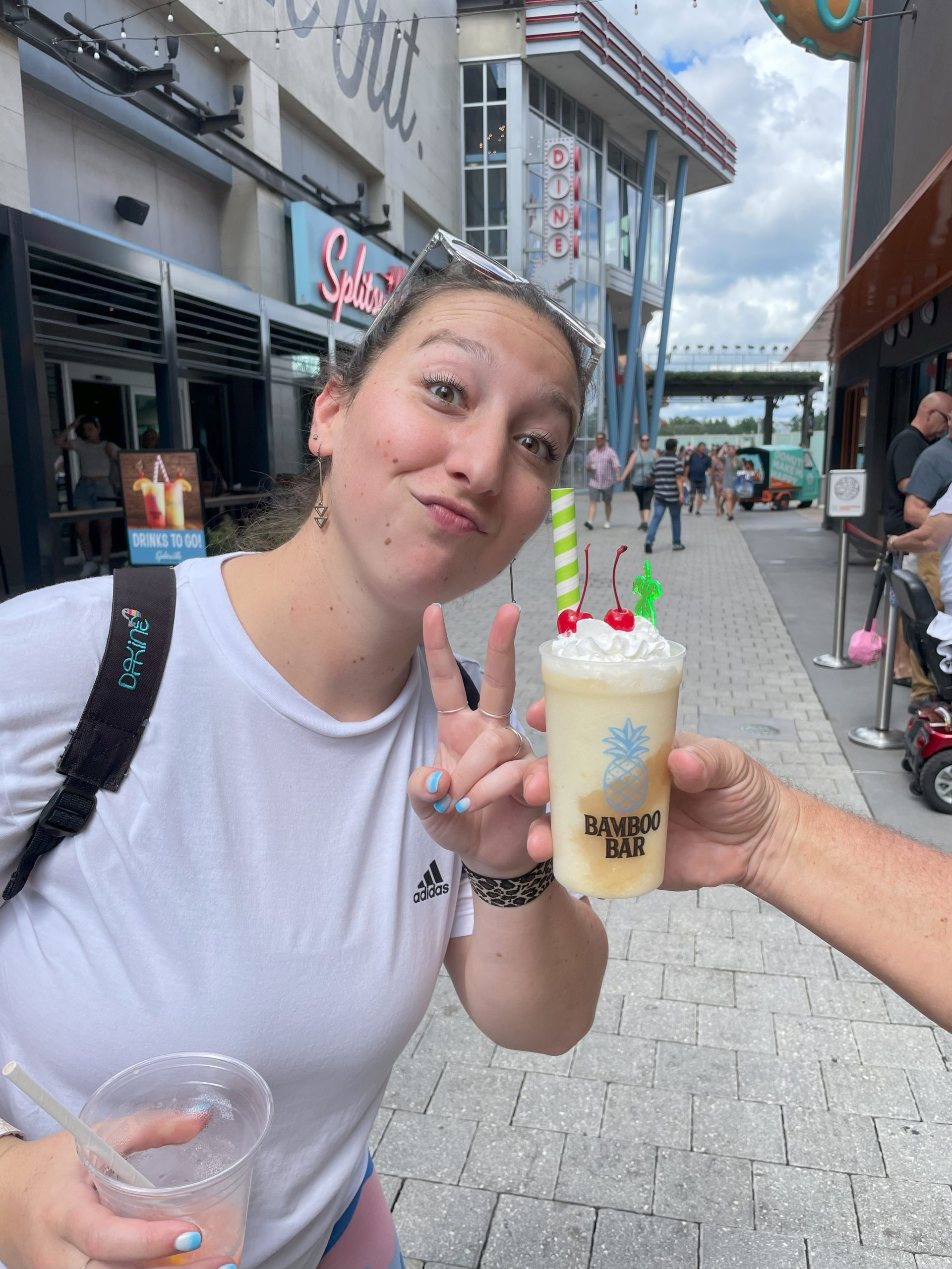 Thumbnail for Romantasy Fangirls Podcast – Trailer